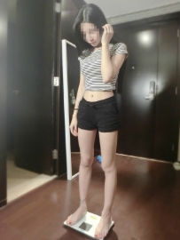 知畫  167.47.B+.23 初次下海 服飾店店員 擁有一雙美腿 很會...
