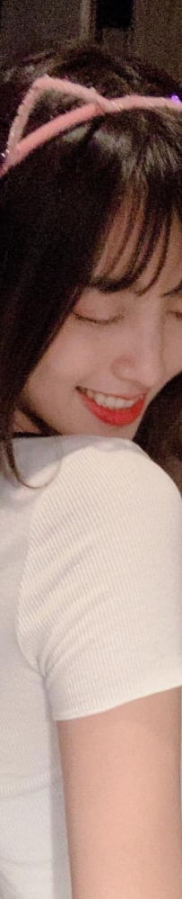 新生代正妹狂秀出超深乳溝實在引人遐想