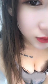 網紅新人主播長腿姑娘鏡頭前裸體艷舞摳逼自慰大秀 逼逼...