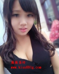 喬安娜 160/E/26歲  家教英語老師  長相可愛  臉蛋有一點點...
