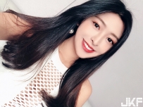 正妹徐明郁 Nikki　白色低胸全都露出