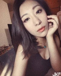豪乳正妹 Pei Pei Hsieh 海邊驚見美乳 太誘人了吧