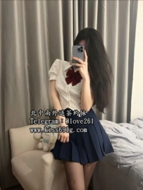 可樂 163/C/21歲 #雙北 高檔舉牌妹 很漂亮   高挑瘦 骨感 皮膚白 #初次下海兼 腿長 很