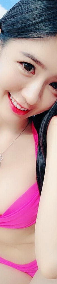 雪白嫩乳琪琪長相甜美可愛再穿上超薄小背心