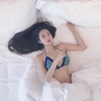窮到只剩比基尼好穿！白皙泡菜挺「核彈奶大肥尻」...全.....