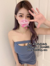 凱蒂164/E/23歲  氣質與可愛兼具！  隱乳身材仍然擋不住她...