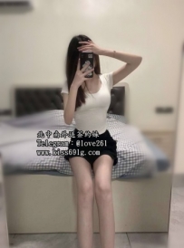 果凍 159/C/21歲 #臺中 甜美的學生妹  她擁有纖細軟萌的身形   就像捏兩顆棉花糖  讓