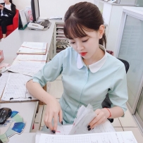 口罩拿下來竟然是天菜！牙醫助理不只臉讚「胸前渾圓還...
