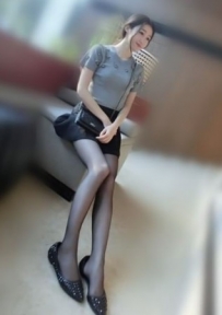 艾蜜莉~165cm.48kg.Ccup.24y  價位：10000  絲襪美女 可以試試看...