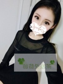 綺綺 身材：164cm  D cup   21y  45kg 黑色的職業套裝，顯示出妹...