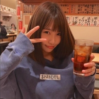 肉彈級櫻花妹！海邊狂曬「木瓜大八字奶」...比基尼差點...