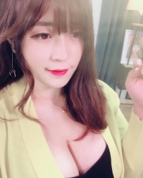 直播主乳含量超標！豪奶目測J以上「大到舌頭一伸能舔」...