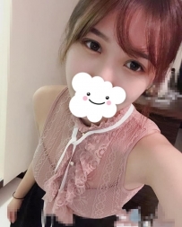 粉嫩的小妹妹 可愛誘人 粉嫩肌膚 可舔嫩穴 小親親 筆直雙...