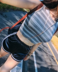 辣台妹可厭世也可甜美！超危險胸器露出來...「飽滿美乳...