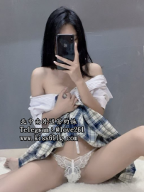 依蝶160/C/22歲 清純無害的眼神   給你一種保護慾 有參加啦...