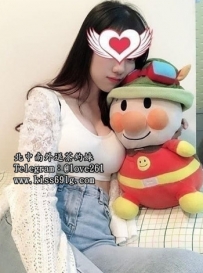 露娜164/E/23歲 性感又悶騷 拍一下她的屁股 就知道該怎麼做...