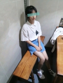 林真真 158，C杯，18歲 皮膚白嫩/幼齒可愛/妹妹腳指頭跟腿...