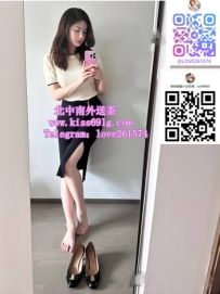 🍑【小軟163/E/24歲｜肉感系｜甜辣混合】 眼睛一眨 就像要把你吃掉  她不是會害羞的那